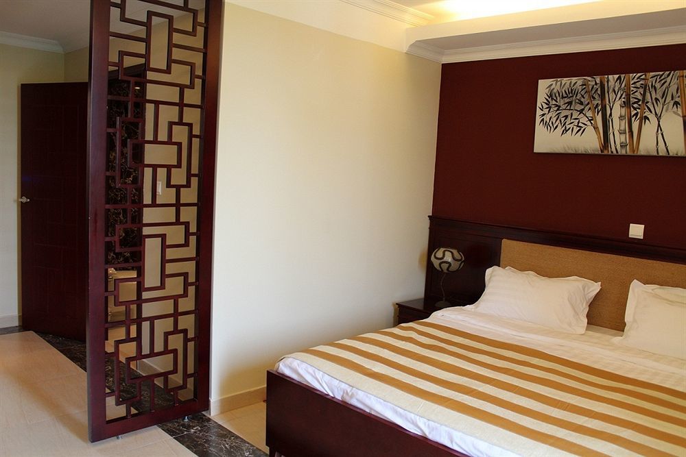 Roca Golf Hotel Бужумбура Экстерьер фото