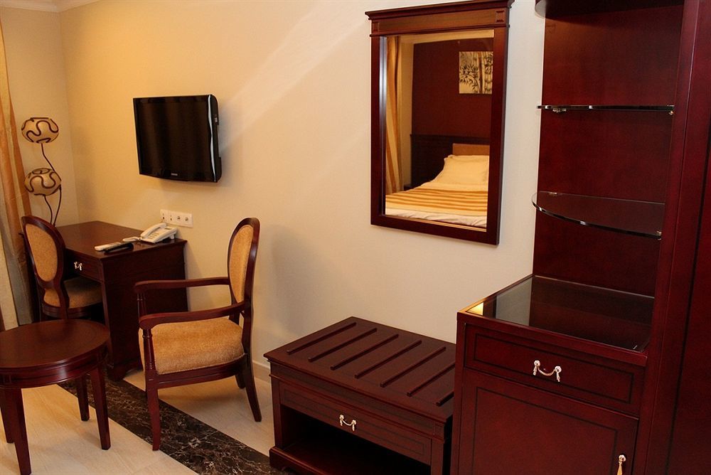 Roca Golf Hotel Бужумбура Экстерьер фото